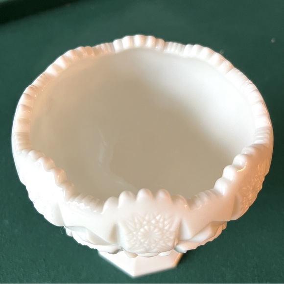 Vintage White Milk Glass Compote/Pedestal bowl - Picture 4 of 10